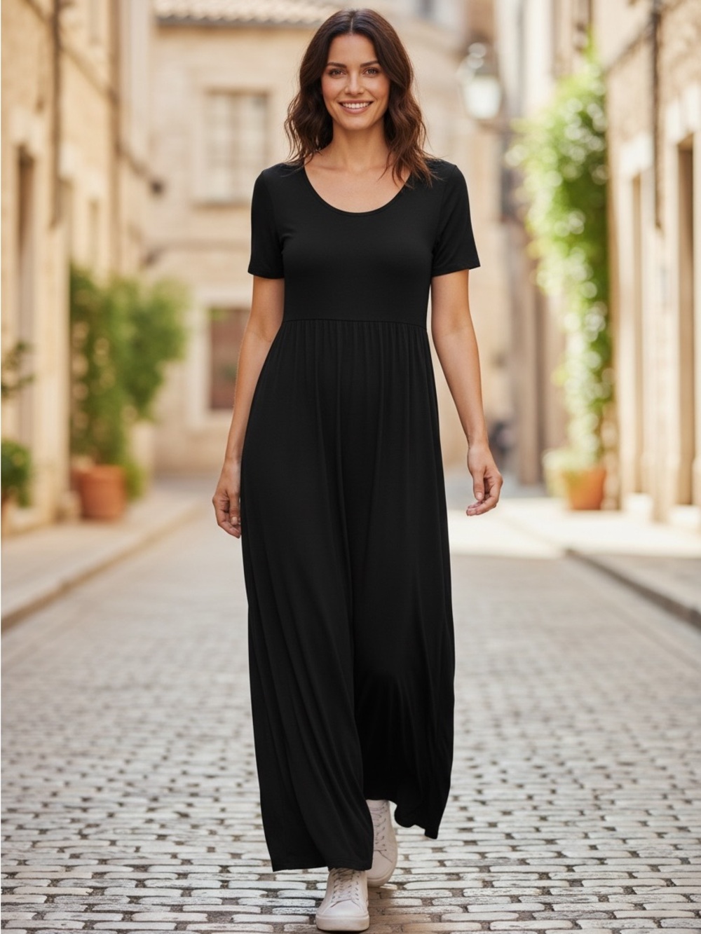 Everyday Scoop Neck Black Maxi Dress with Pockets